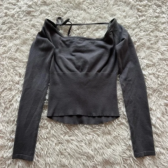 Edikted Jane Tie Front Knit Top - Picture 4 of 9